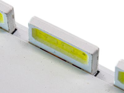 Светодиодная планка для подсветки ЖК панелей V1GE-320SM0-R2 (407мм, 44 светодиода бокового свечения 6В)